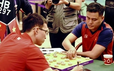 Vượt mặt nhiều kỳ thủ Trung Quốc, Lại Lý Huynh lên ngôi đầu bảng cờ tướng giải châu Á