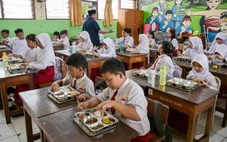 ‘Bữa ăn miễn phí’ liên quan tới gần nửa số ca ngộ độc thực phẩm ở Indonesia