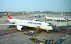 Nhiều hãng bay quốc tế tăng tốc vào Việt Nam, chuẩn dịch vụ được nâng lên ra sao?