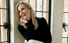 Nữ bá tước xứ Wessex Sophie: 'Fashionista' thầm lặng của Hoàng gia Anh mùa Thu Đông