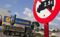 Loạt xe ben chục tấn bất chấp chạy vào đường có biển cấm ở Đà Nẵng