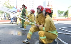 Sinh viên KTX Đại học Quốc gia TP.HCM vào vai lính cứu hỏa