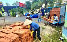 Sau bão số 13, tôn, ngói vừa tăng giá vừa khan hiếm hàng