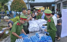 Tuổi trẻ Công an An Giang tặng 600 suất ăn miễn phí cho bệnh nhân nghèo