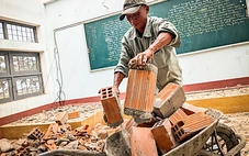 Tái thiết những ngôi làng đầu sóng gió vừa bị bão Kalmaegi quét qua