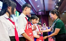 70 suất học bổng của báo Tuổi Trẻ và ấn phẩm Mực Tím sẻ chia với học trò Gia Lai sau bão