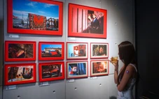 Ba nhiếp ảnh gia Trần Thanh Thảo, Hoàng Lê Giang và Tín Phùng kể chuyện về Đỏ