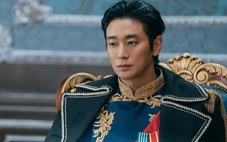 Trang phục Joo Ji Hoon bị nghi giống phát xít, đoàn phim The remarried empress tức tốc xin lỗi