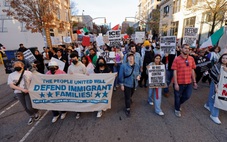 Đặc vụ Mỹ bắt 81 người nhập cư chỉ trong vài giờ ở một thành phố