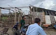 Lốc xoáy quét qua làm tốc mái 11 nhà dân tại Gia Lai