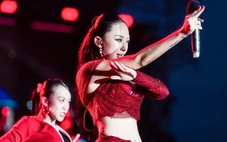 Vũ đạo gợi cảm của Tóc Tiên tại Waterbomb gây sốt mạng xã hội