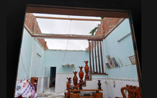 Lốc xoáy quét trong đêm, hàng chục ngôi nhà ở Đà Nẵng hư hỏng