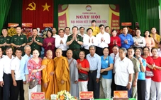 Đại tướng Nguyễn Trọng Nghĩa tham dự, tặng quà người dân trong ngày hội Đại đoàn kết ở Tây Ninh