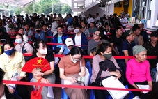 Người dân thức xuyên đêm chờ mua nhà ở xã hội: Chủ đầu tư nói gì?