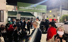 Hà Nội: Người dân thức xuyên đêm chờ nộp hồ sơ mua nhà ở xã hội tại dự án CT3 Kim Chung