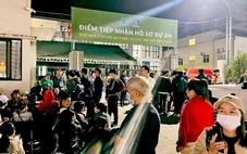 Hà Nội: Người dân thức xuyên đêm chờ nộp hồ sơ mua nhà ở xã hội tại dự án CT3 Kim Chung