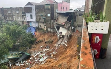 Sạt lở thành vực sâu hàng chục mét, 45 người phải di dời khẩn