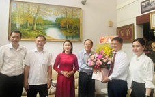 Lãnh đạo TP.HCM thăm thầy Dương Ái Phương, tri ân cố GS Trần Văn Giàu