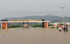 Khu công nghiệp Du Long ở Khánh Hòa ngập nặng do mưa lớn, 6.000 công nhân phải tạm nghỉ