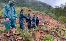 Khoảng 10 vết nứt trên núi Ngang, 59 hộ dân được cấp tốc di dời