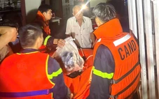 Đồng loạt xả lũ kèm mưa lớn, phía Tây Nha Trang ngập mênh mông, người dân nhắn tin 'nhờ cứu giùm'