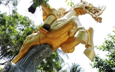 Tượng Thánh Gióng ở công viên biển Nha Trang hư hỏng nặng, nguy cơ nguy hiểm