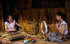 Đến Bảo tàng Phụ nữ Nam Bộ tìm hiểu nghề dệt thổ cẩm của dân tộc Mạ