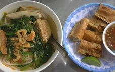 Canh bún cô Lan tít hẻm sâu, ẩn số gì khiến khách gần xa tìm kiếm