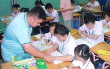 Ấm áp lớp học 0 đồng của phó trưởng khu phố ở TP.HCM