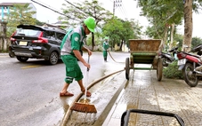 Lũ ở Huế rút dần, một người mất tích do lật ghe