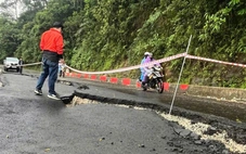 Mưa lớn kéo dài, quốc lộ 24 tiếp tục sạt lở, xe qua lại hết sức lưu ý