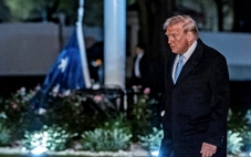 Quốc kỳ Mỹ có chạm đất tại Nhà Trắng hay không?