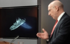 Anh tố tàu Nga xâm nhập vùng biển và chiếu laser vào phi công