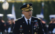 Các quan chức quân đội Mỹ bất ngờ đến thăm Ukraine giữa lúc Nga tấn công dữ dội