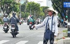 Bán vài bó hoa, vài chục tờ vé số... có thể phải nộp thuế