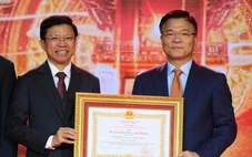 Trường đại học Khoa học Xã hội và Nhân văn đón nhận Huân chương Lao động hạng nhất