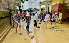 Thầy trò miền Trung gượng dậy sau lũ dữ