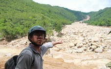 Cận cảnh hồ chứa nước trên núi bị vỡ càn quét hoa màu, nhà cửa của người dân