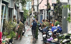 Người đàn ông cầm dao tấn công hàng xóm, cố thủ trong nhà vì bị nhắc mở nhạc ầm ĩ