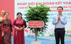 Ông Lê Quốc Phong dự Ngày hội Đại đoàn kết ở Bình Phú, tặng cây xanh thay hoa chúc mừng