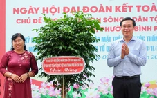 Ông Lê Quốc Phong dự Ngày hội Đại đoàn kết ở Bình Phú, tặng cây xanh thay hoa chúc mừng