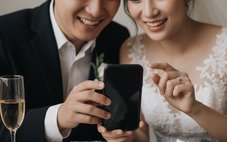 Gửi thiệp cưới qua tin nhắn cũng được, chứ đến từng nhà mất cả tháng?