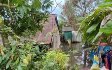 Mẹ và con gái 11 tuổi nghi bị điện giật chết trong lúc đi tắm