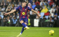 Barcelona từng năn nỉ Lewandowski... không ghi bàn