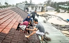 Hàng chục nghìn nhà dân chìm trong lũ lịch sử hơn 30 năm