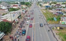 Ngày đầu điều chỉnh giao thông ổ quốc lộ 13: Xe đi lại ổn định nhưng vẫn còn tình trạng lấn làn