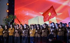 Học sinh trường Chu Văn An mang Cánh đồng bất tận, Dấu chân người lính lên sân khấu