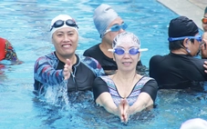 U70, U80 hào hứng học bơi miễn phí ở TP.HCM