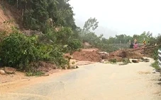 Cấm xe qua hầm lẫn đèo Cổ Mã, đèo Cả do sạt lở và ngập nước