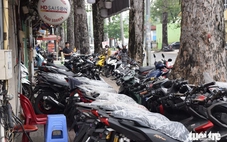 TP.HCM chính thức bỏ quyết định 32 về thu phí sử dụng tạm vỉa hè